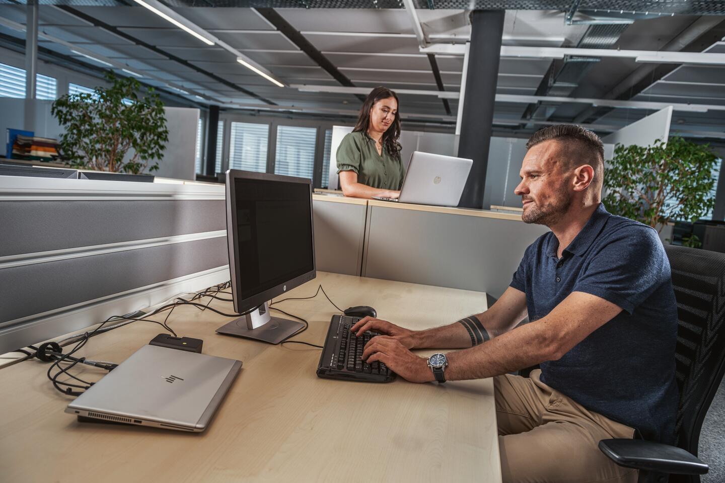 Two professionals work in a Laptop