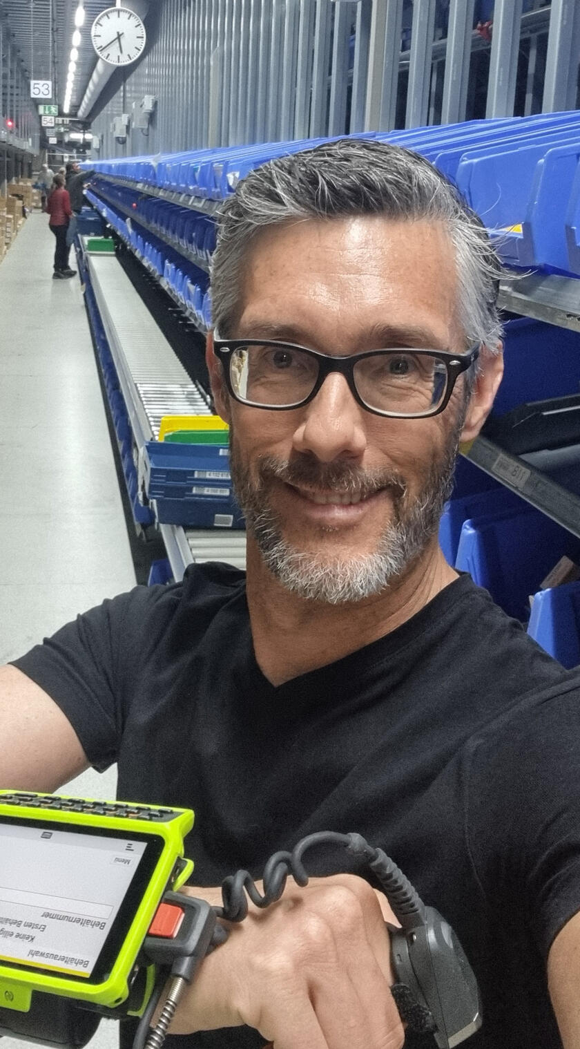 Mitarbeitender der Kommunikation in der Logistik