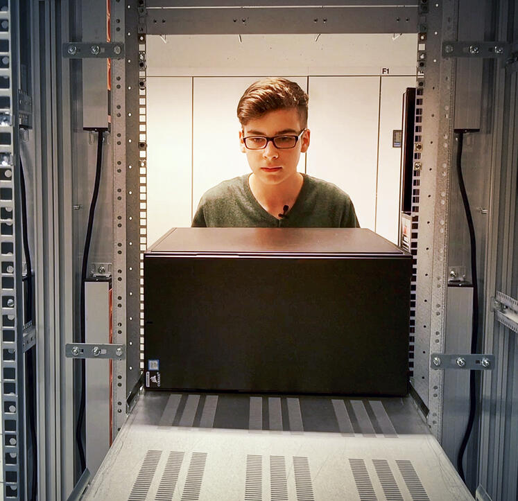 Apprentice in the server room