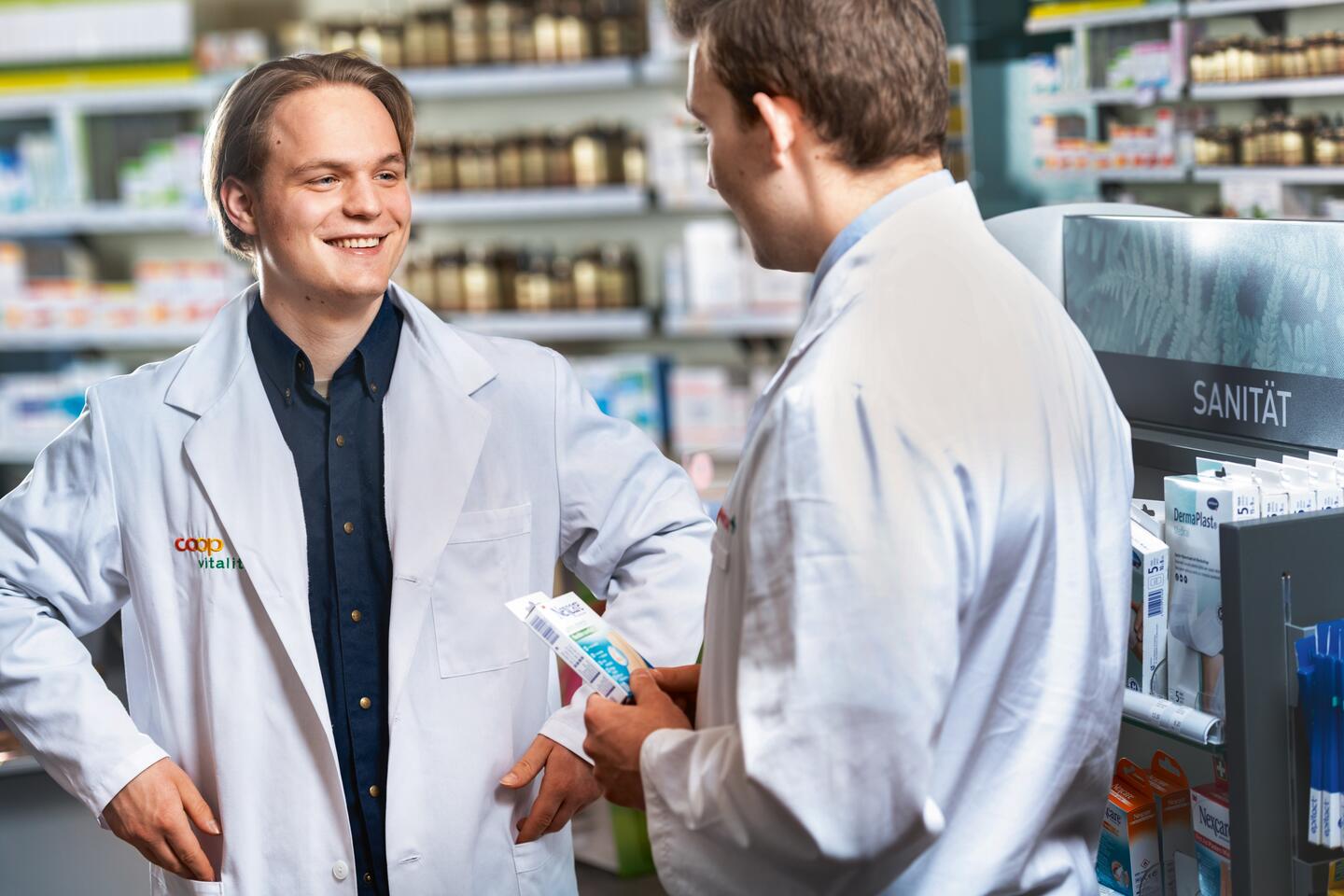 Zwei Apotheker in einer Besprechung