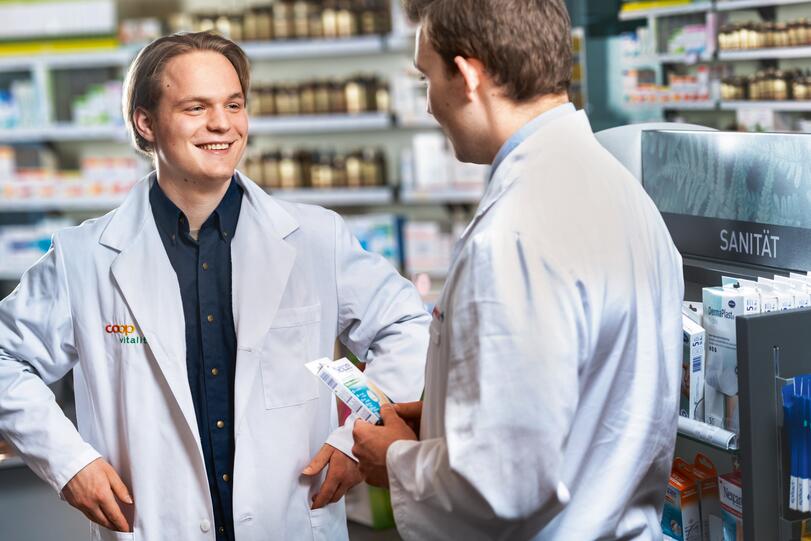 Two pharmacists in a meeting 